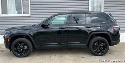 2024 Jeep Grand Cherokee Altitude   - Photo 3 - Macomb, IL 61455