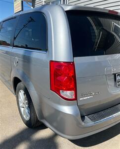 2019 Dodge Grand Caravan SXT - Photo 10 - Macomb, IL 61455