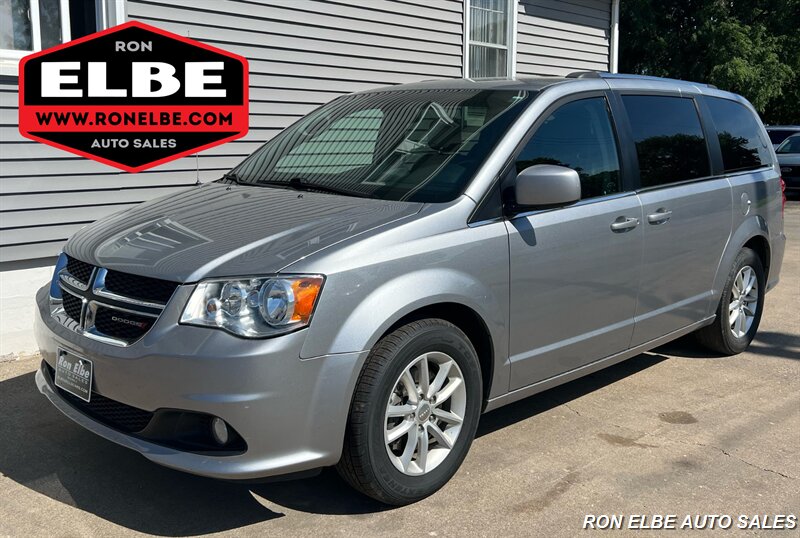 2019 Dodge Grand Caravan SXT   - Photo 1 - Macomb, IL 61455
