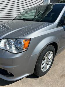 2019 Dodge Grand Caravan SXT - Photo 5 - Macomb, IL 61455