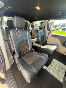 2019 Dodge Grand Caravan SXT - Photo 12 - Macomb, IL 61455