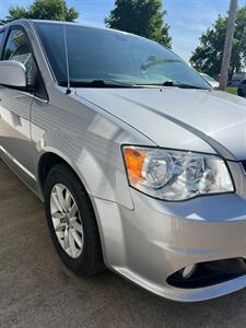 2019 Dodge Grand Caravan SXT - Photo 7 - Macomb, IL 61455