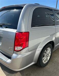 2019 Dodge Grand Caravan SXT - Photo 8 - Macomb, IL 61455