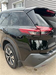 2023 Nissan Rogue SV - Photo 10 - Macomb, IL 61455