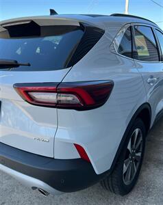 2025 Ford Escape Platinum   - Photo 8 - Macomb, IL 61455