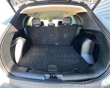 2025 Ford Escape Platinum   - Photo 13 - Macomb, IL 61455