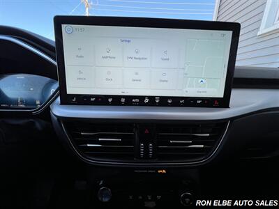 2025 Ford Escape Platinum   - Photo 18 - Macomb, IL 61455