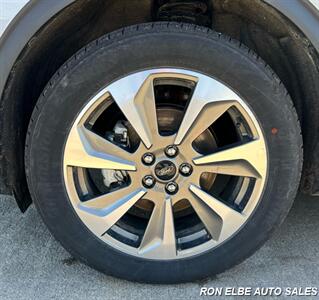 2025 Ford Escape Platinum   - Photo 4 - Macomb, IL 61455