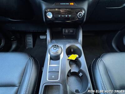 2025 Ford Escape Platinum   - Photo 19 - Macomb, IL 61455