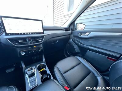 2025 Ford Escape Platinum   - Photo 20 - Macomb, IL 61455