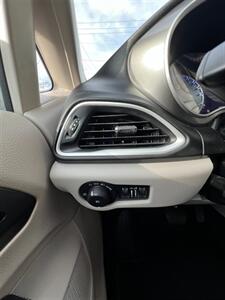 2024 Chrysler Pacifica Touring L   - Photo 24 - Macomb, IL 61455