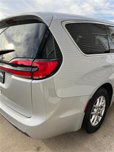 2024 Chrysler Pacifica Touring L   - Photo 7 - Macomb, IL 61455