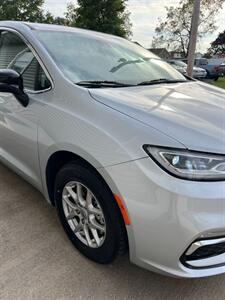 2024 Chrysler Pacifica Touring L   - Photo 6 - Macomb, IL 61455