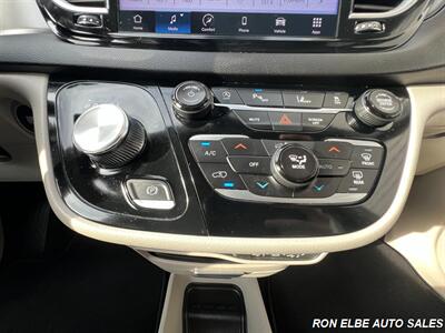 2024 Chrysler Pacifica Touring L   - Photo 19 - Macomb, IL 61455