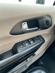 2024 Chrysler Pacifica Touring L   - Photo 23 - Macomb, IL 61455