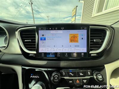 2024 Chrysler Pacifica Touring L   - Photo 18 - Macomb, IL 61455
