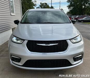 2024 Chrysler Pacifica Touring L   - Photo 5 - Macomb, IL 61455