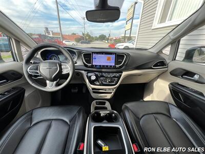 2024 Chrysler Pacifica Touring L   - Photo 16 - Macomb, IL 61455