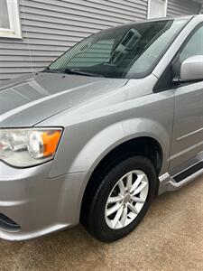 2016 Dodge Grand Caravan SXT - Photo 4 - Macomb, IL 61455