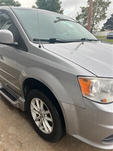 2016 Dodge Grand Caravan SXT - Photo 6 - Macomb, IL 61455