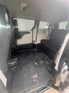 2016 Dodge Grand Caravan SXT - Photo 13 - Macomb, IL 61455