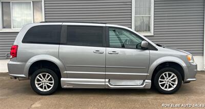 2016 Dodge Grand Caravan SXT - Photo 7 - Macomb, IL 61455