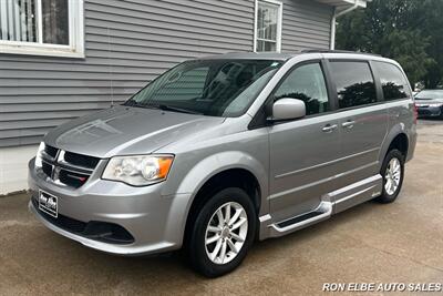 2016 Dodge Grand Caravan SXT - Photo 2 - Macomb, IL 61455