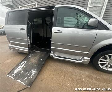 2016 Dodge Grand Caravan SXT - Photo 8 - Macomb, IL 61455