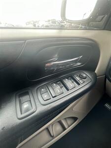 2016 Dodge Grand Caravan SXT - Photo 17 - Macomb, IL 61455