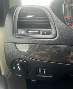 2016 Dodge Grand Caravan SXT - Photo 18 - Macomb, IL 61455