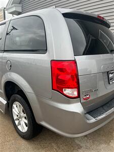 2016 Dodge Grand Caravan SXT - Photo 11 - Macomb, IL 61455