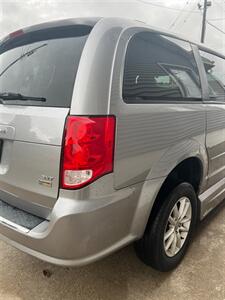2016 Dodge Grand Caravan SXT - Photo 9 - Macomb, IL 61455