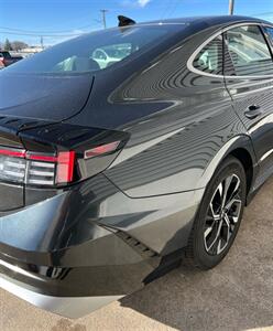 2024 Nissan Sentra SV   - Photo 8 - Macomb, IL 61455