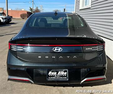 2024 Nissan Sentra SV   - Photo 9 - Macomb, IL 61455