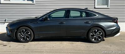 2024 Nissan Sentra SV   - Photo 3 - Macomb, IL 61455