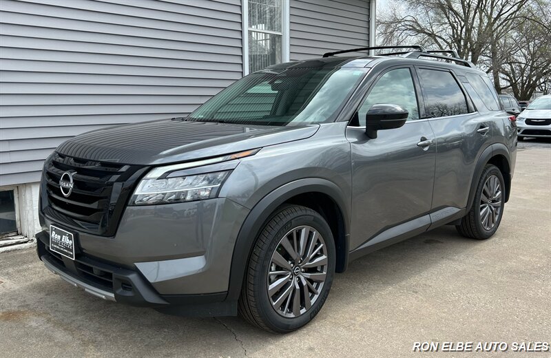2023 Nissan Pathfinder SL  