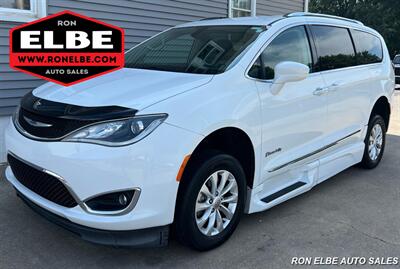 2019 Chrysler Pacifica Touring L - Photo 1 - Macomb, IL 61455