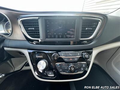2019 Chrysler Pacifica Touring L - Photo 18 - Macomb, IL 61455