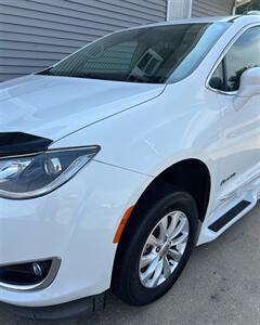 2019 Chrysler Pacifica Touring L - Photo 5 - Macomb, IL 61455