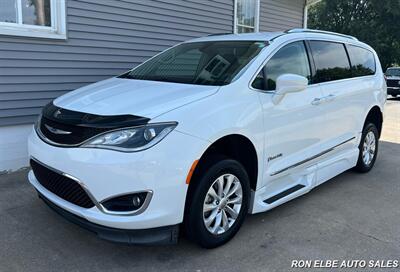 2019 Chrysler Pacifica Touring L - Photo 2 - Macomb, IL 61455