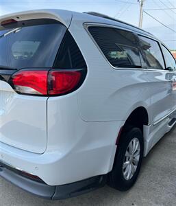 2019 Chrysler Pacifica Touring L - Photo 8 - Macomb, IL 61455