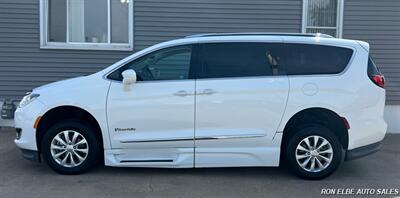 2019 Chrysler Pacifica Touring L - Photo 3 - Macomb, IL 61455