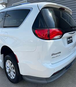 2019 Chrysler Pacifica Touring L - Photo 10 - Macomb, IL 61455