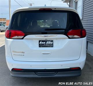 2019 Chrysler Pacifica Touring L - Photo 9 - Macomb, IL 61455