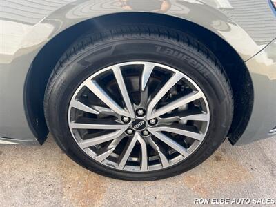 2017 Lincoln Continental Select   - Photo 12 - Macomb, IL 61455