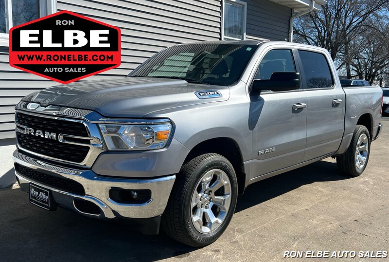 2022 RAM 1500 Big Horn   - Photo 1 - Macomb, IL 61455