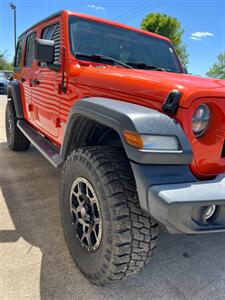 2020 Jeep Wrangler Unlimited Sport   - Photo 7 - Macomb, IL 61455
