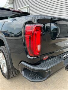 2020 GMC Sierra 2500HD Denali   - Photo 11 - Macomb, IL 61455