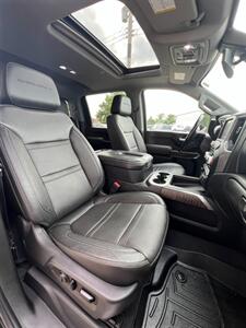 2020 GMC Sierra 2500HD Denali   - Photo 13 - Macomb, IL 61455