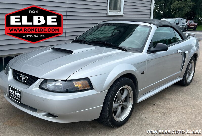 2001 Ford Mustang GT   - Photo 1 - Macomb, IL 61455